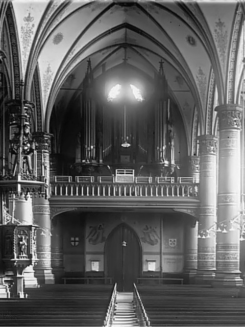 Vollebregt orgel 185801859 in de H. Maia Tenhemelopneming kerk te Leiden